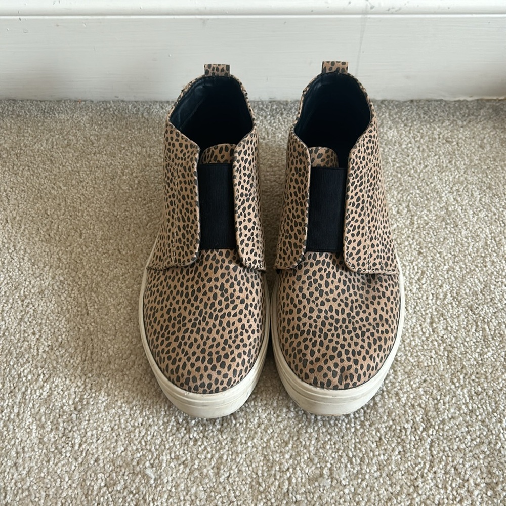 Universal Thread Sneakers - Picture 2 of 4